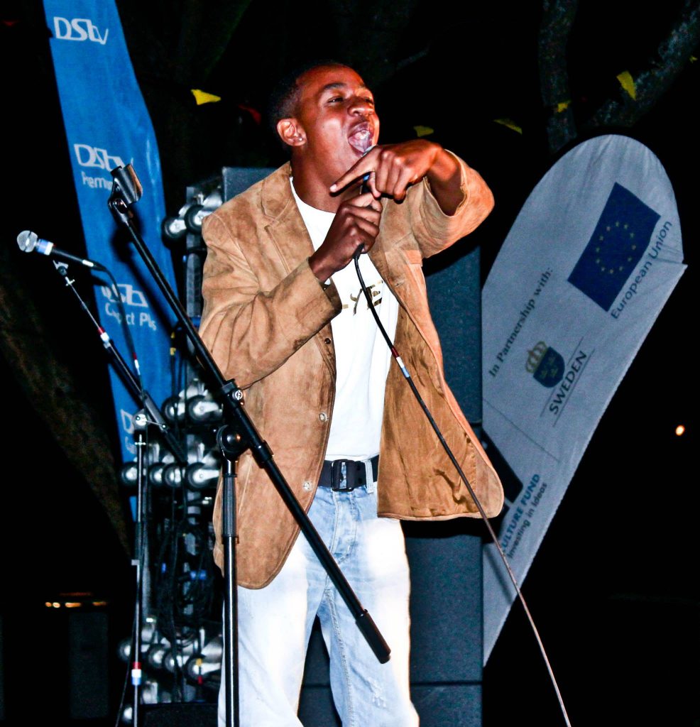 1239176_629676177076601_294435184_o-986x1024 SAD NEWS: Yeeee-Yeee! Comedian Clive Chigubu Mourned