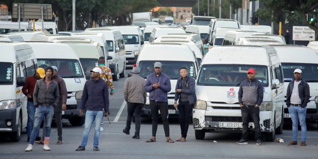 F2nKNLgakAAAeQk-1024x512 Western Cape minibus taxi drivers on strike