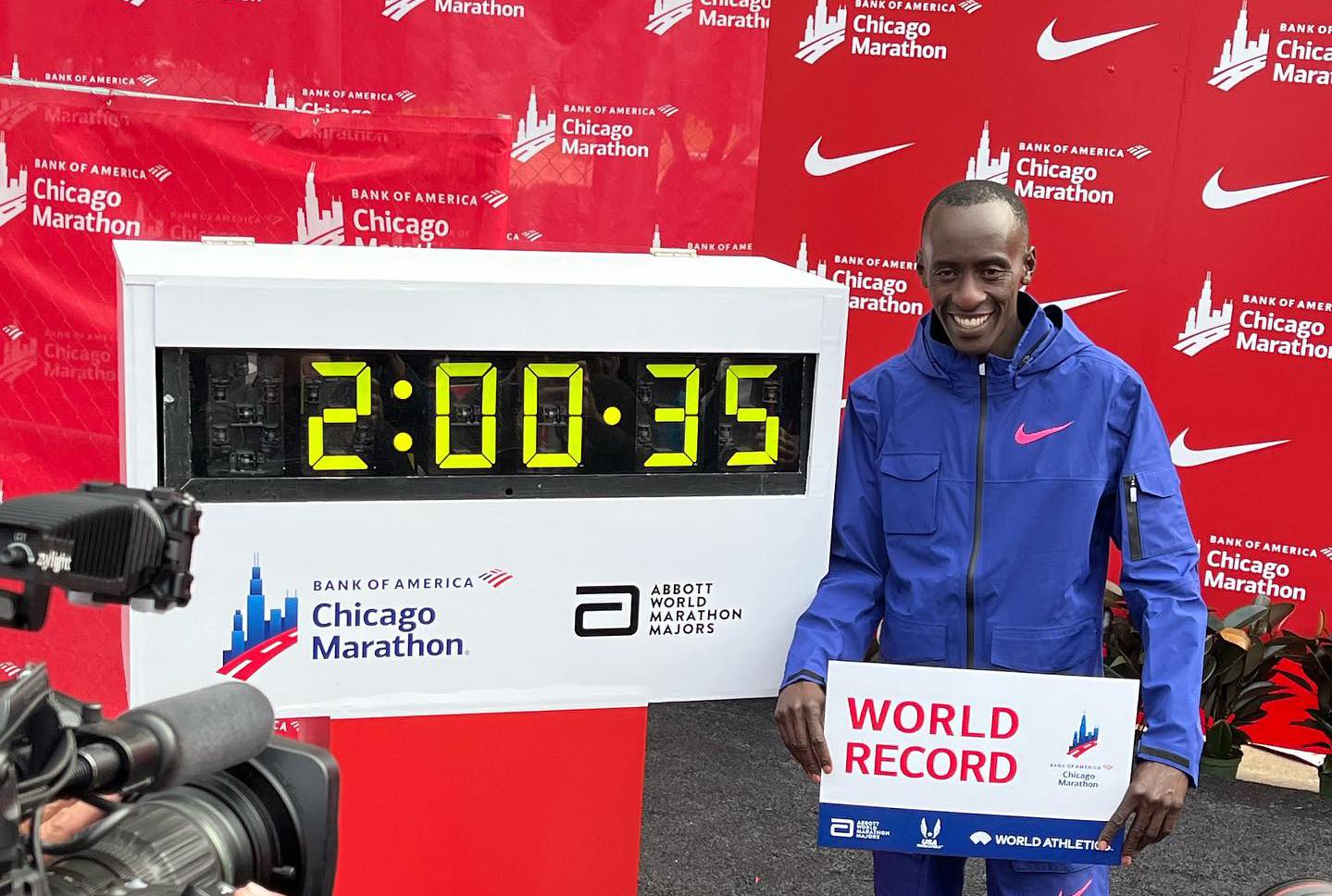 Kenyan athlete bags new world record in Chicago