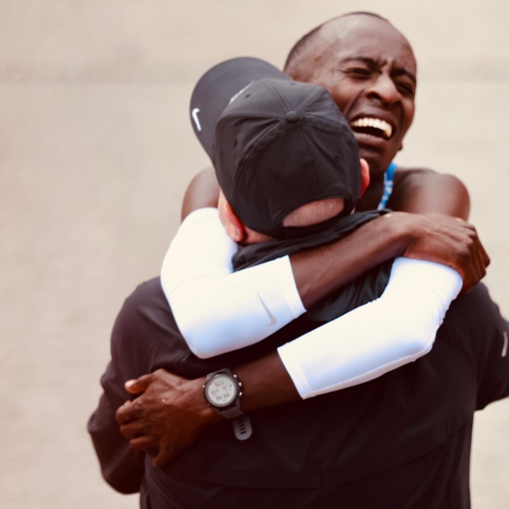 387774505_18308375185119837_843312323827505015_n-1024x1024 Kenyan athlete bags new world record in Chicago