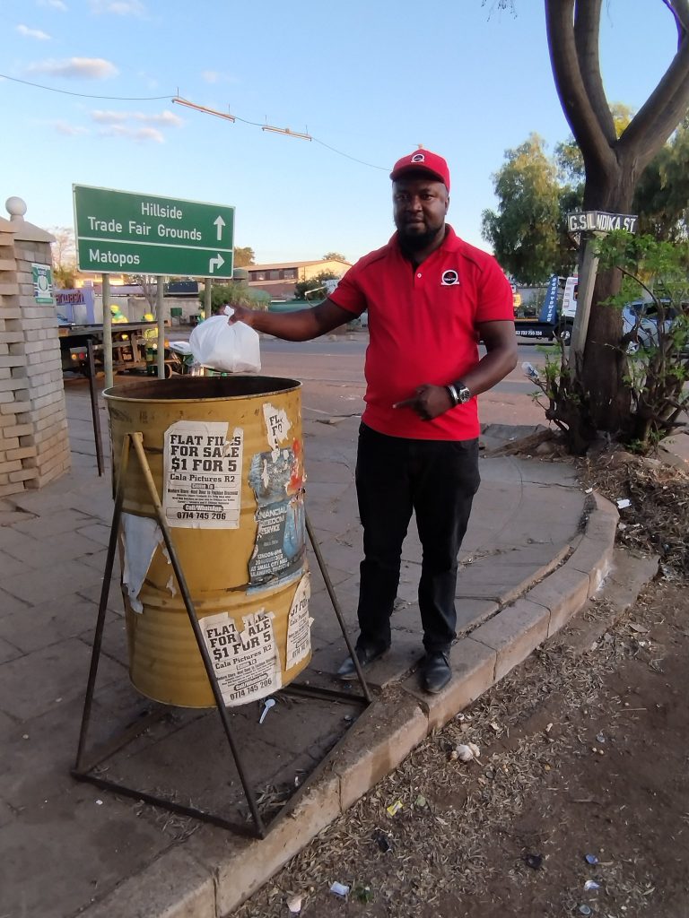 GI-bu3nWwAApupJ-768x1024 Meet Tonderai Shoko: The unsung hero cleaning Bulawayo's streets for five years and counting